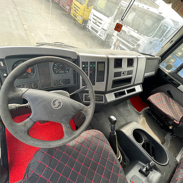 陕汽6x4自卸灰色详情12