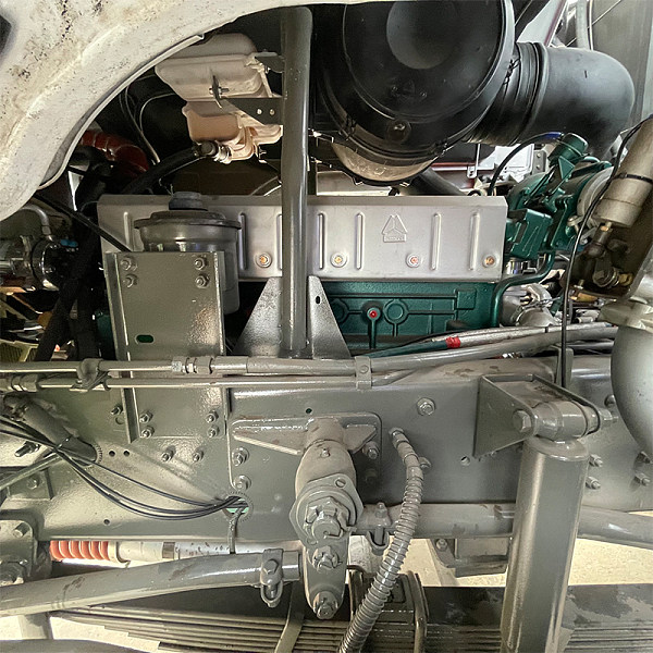 豪沃白色自卸详情8