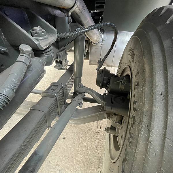 豪沃白色自卸详情10