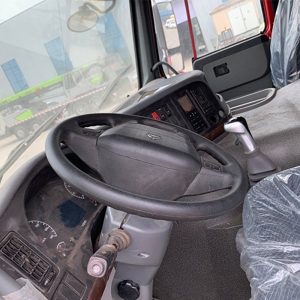 豪沃红色8x4自卸详情10