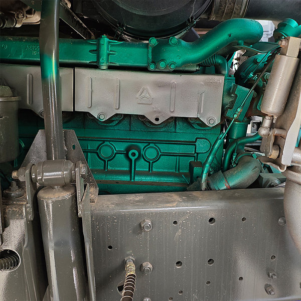 豪沃6x4U自卸白色详情4