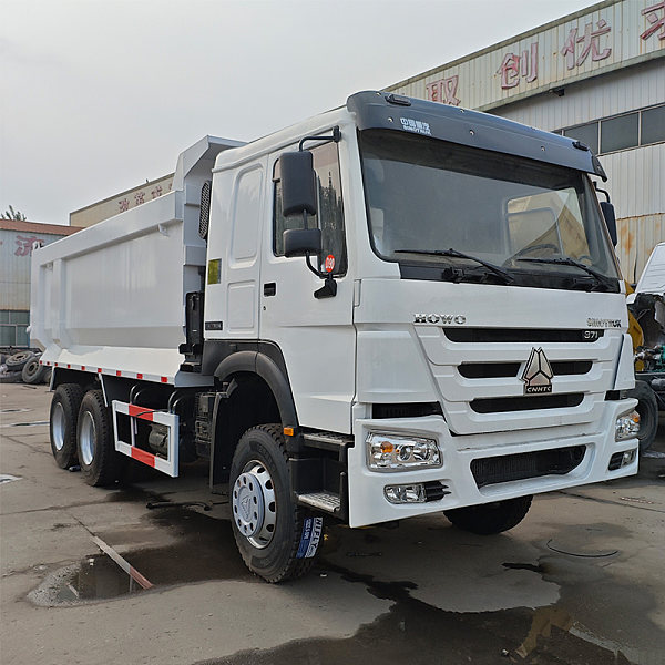 豪沃6x4U自卸白色详情5