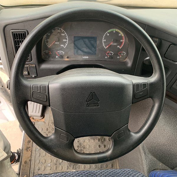 豪沃6x4U自卸白色详情9