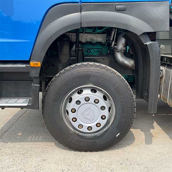 豪沃6x4U自卸蓝色详情7