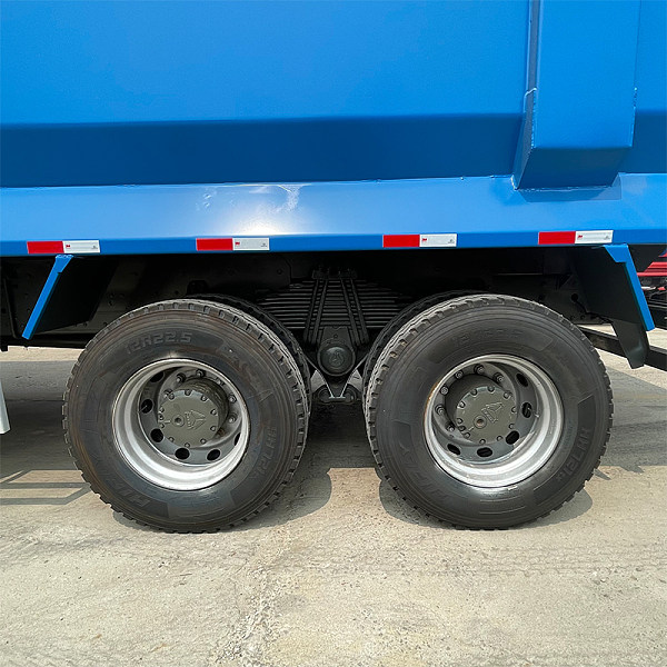 豪沃6x4U自卸蓝色详情12