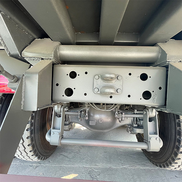 豪沃6x4自卸白色详情7