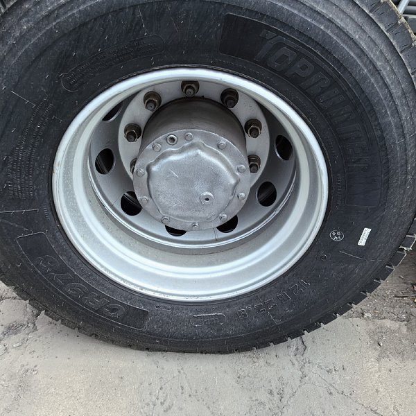 汕德卡6x4牵引白色详情11