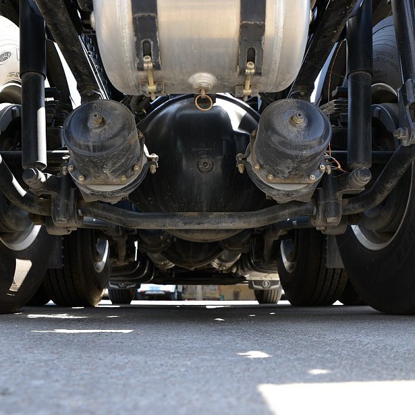 陕汽X5000牵引红色详情2