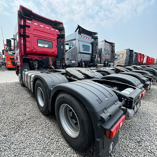 陕汽X5000牵引红色详情6