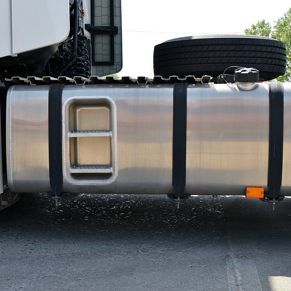 陕汽X5000牵引红色详情11