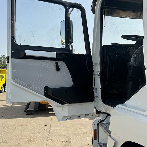 陕汽F3000牵引白色详情1