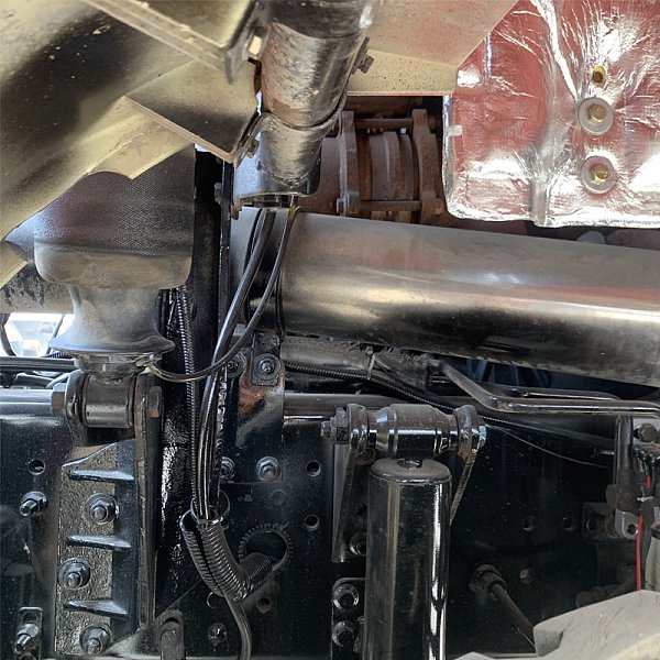 陕汽F3000牵引白色详情7