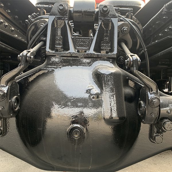 陕汽F3000牵引白色详情9