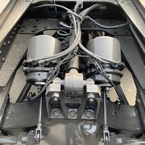 陕汽F3000牵引白色详情10