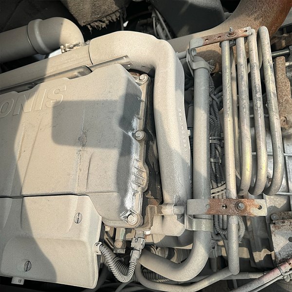 豪瀚6x4牵引白色详情12