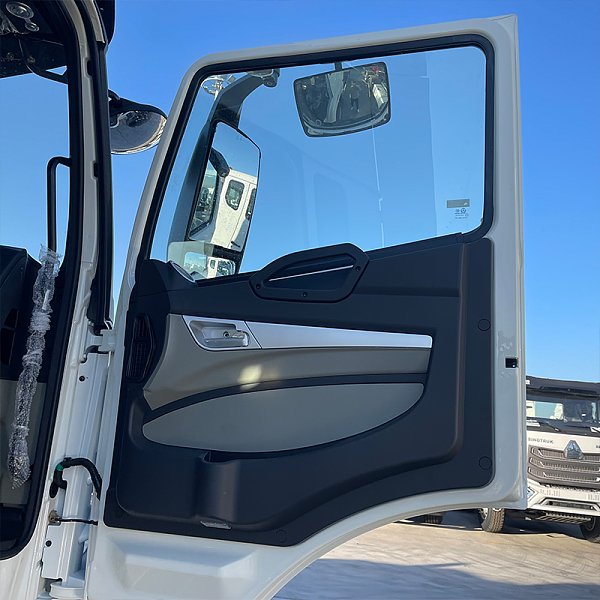 豪瀚4x2牵引白色详情6