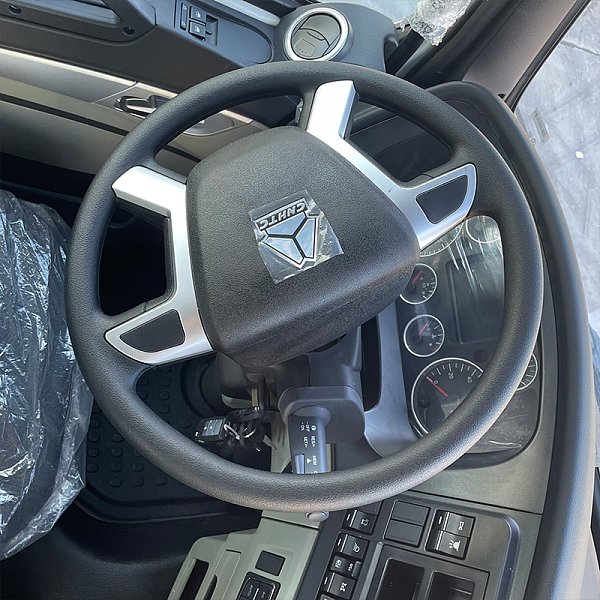 豪瀚4x2牵引白色详情10