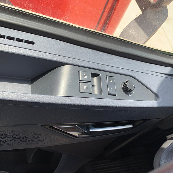 豪沃T7H牵引白色详情10