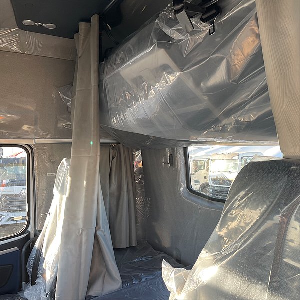 豪沃T7H牵引白色详情12