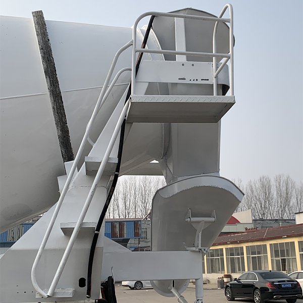 豪沃混凝土搅拌罐白色详情1