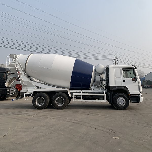 豪沃混凝土搅拌罐白色详情5