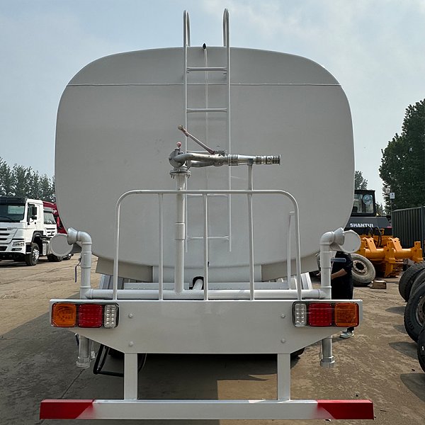 陕汽洒水白色详情1