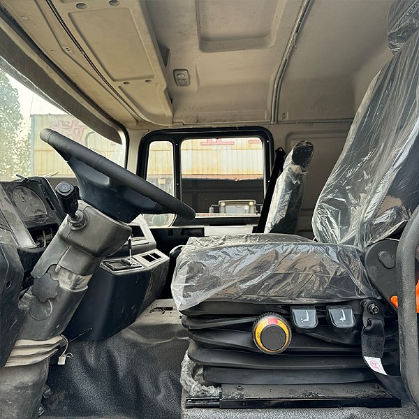 陕汽洒水白色详情4