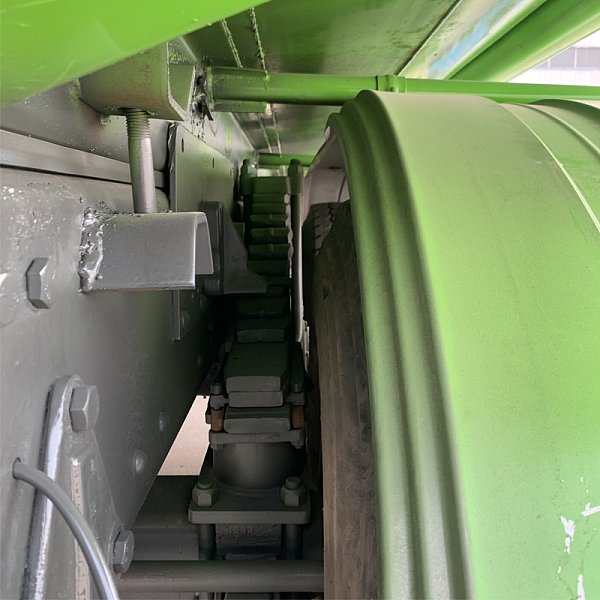 豪沃6x4油罐绿色详情11