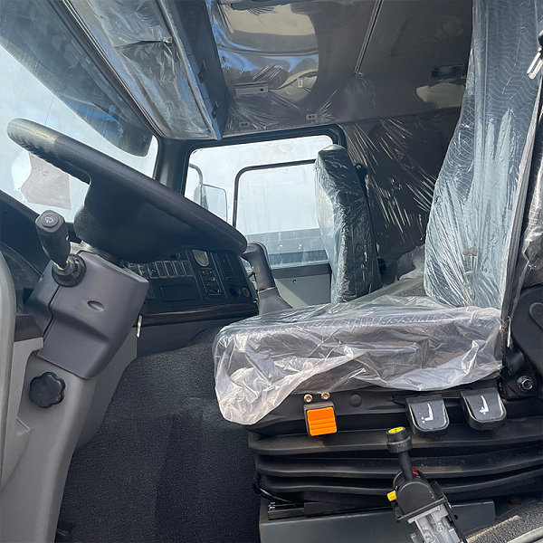 豪沃6x4自卸灰色详情9