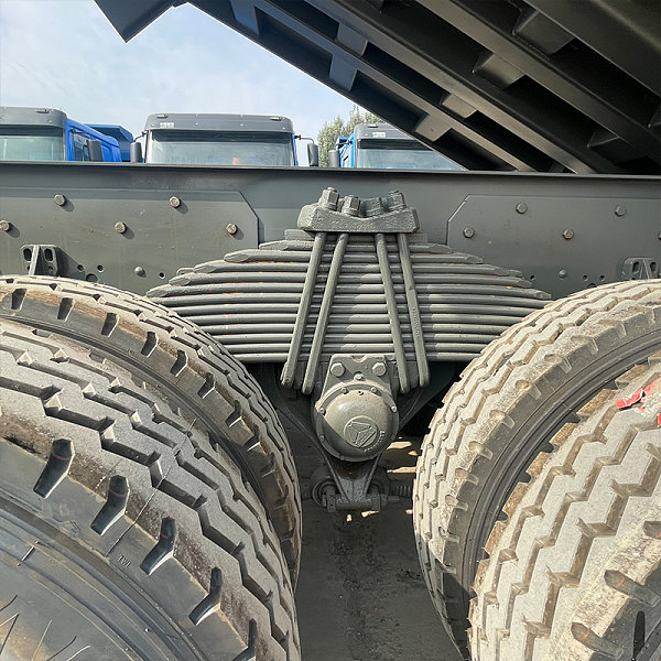 豪沃6x4自卸灰色详情10