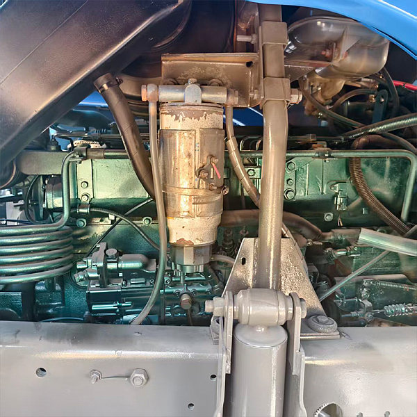 豪沃6x4自卸蓝色详情1