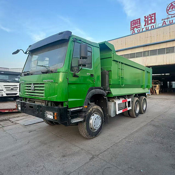 豪沃绿色自卸详情2