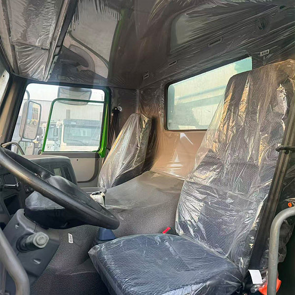 豪沃绿色自卸详情3