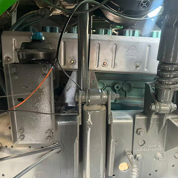 豪沃绿色自卸详情4