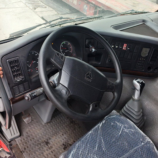 豪沃8x4自卸橙色详情2