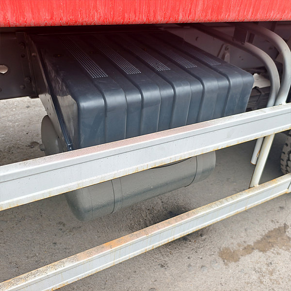 豪沃8x4自卸橙色详情6