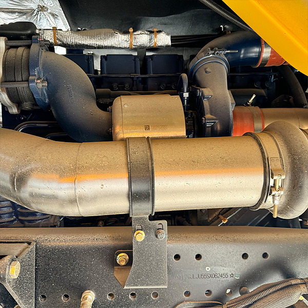 陕汽6x6自卸黄色详情4