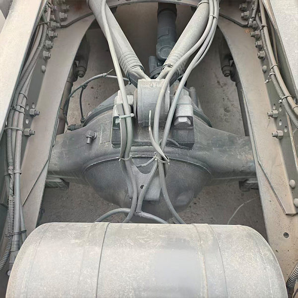 豪沃TX牵引灰色详情4