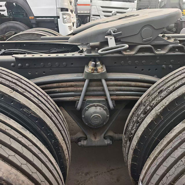 豪沃TX牵引灰色详情5