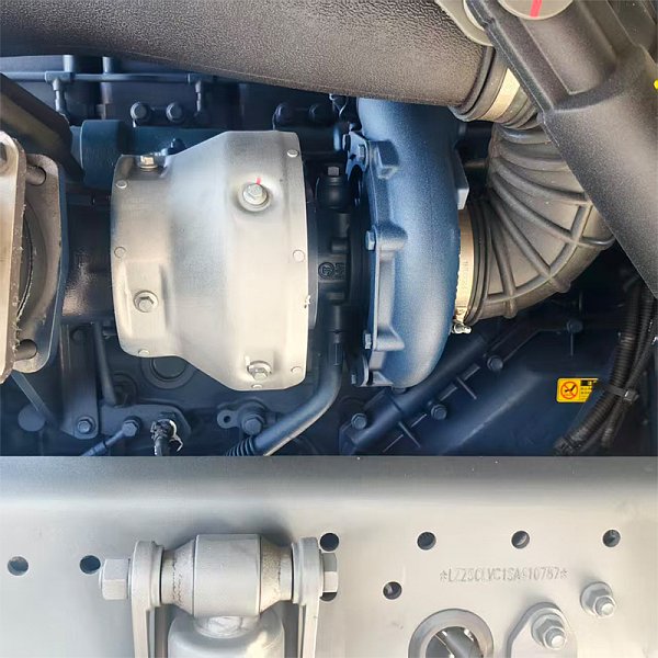 豪沃TX牵引白色详情6