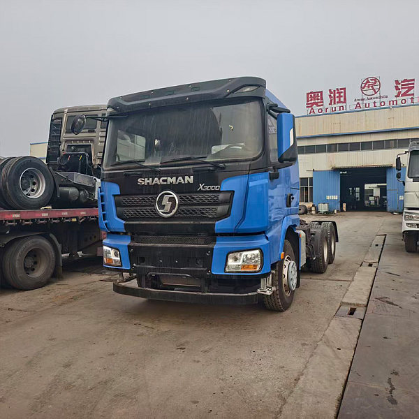 陕汽X3000牵引蓝色详情1