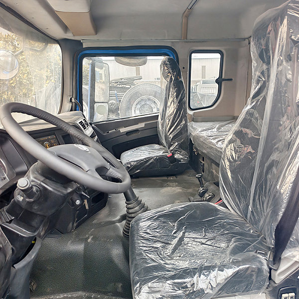 陕汽X3000牵引蓝色详情5