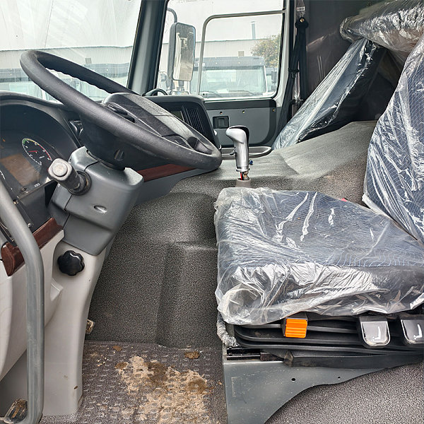 豪沃6x4油罐白色主图6