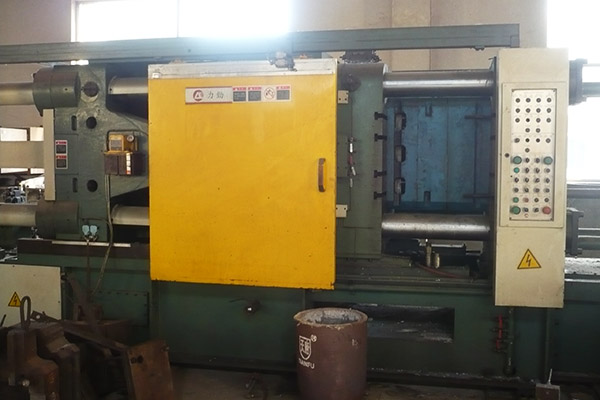 машина для литья под давлением