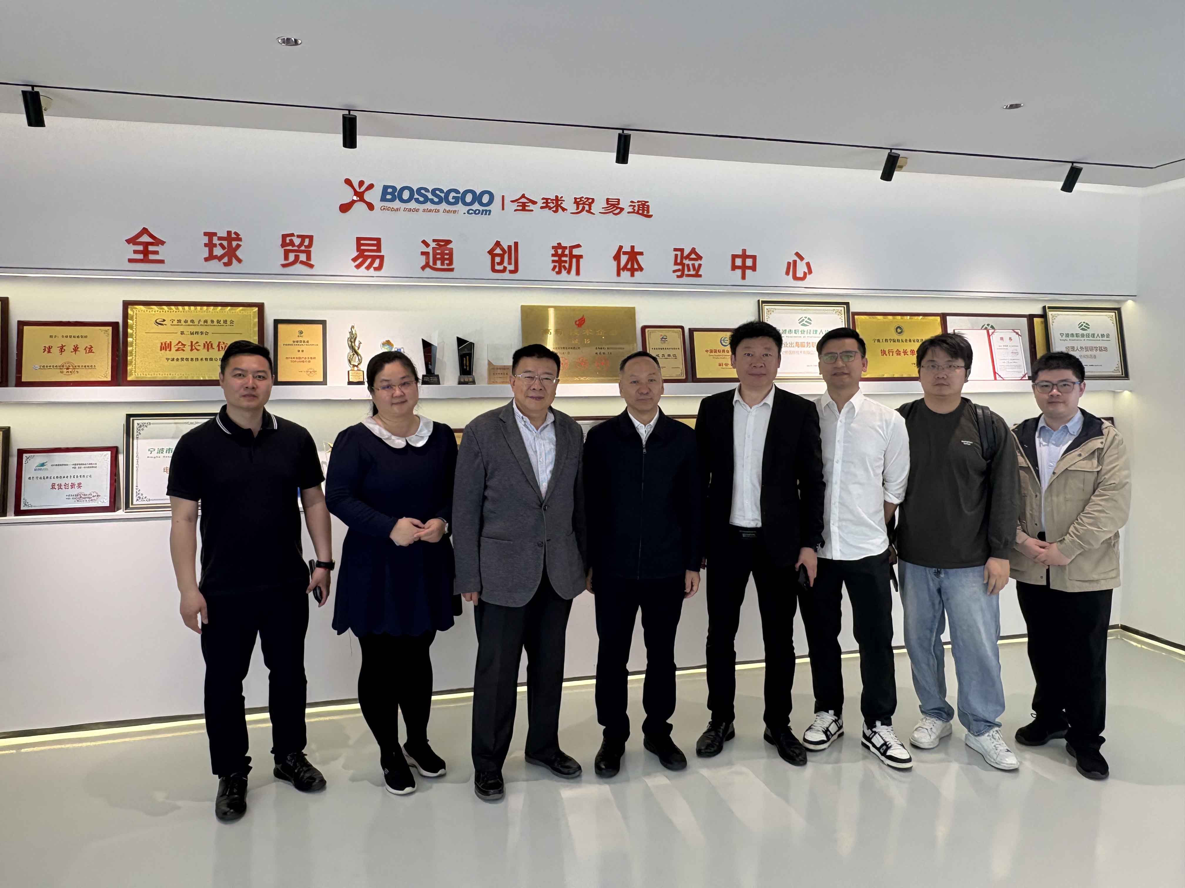 服贸协会仲泽宇会长一行携企业家出席中美关税战座谈会