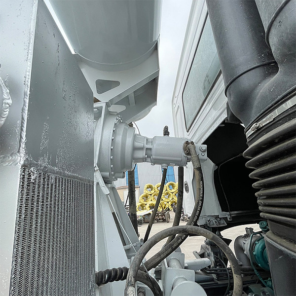 Détails du camion HOWO 8x4 bétonnière 1