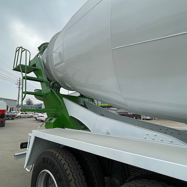 Camion bétonnière HOWO 8x4 Détails 8