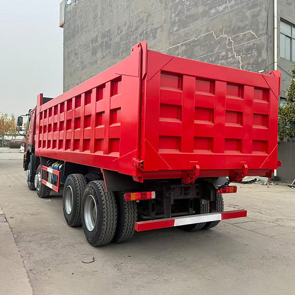 Howo Red 8x4 Benne basculante Image principale 4