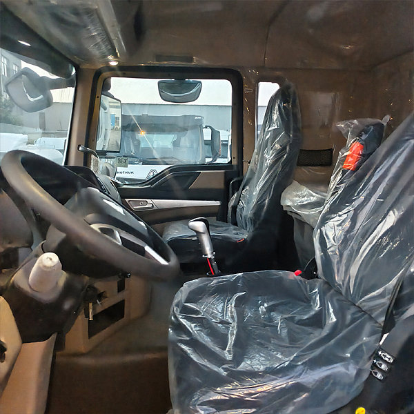 HOWO TX 8x4 benne basculante blanche image principale 6