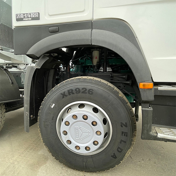 Detalles del camión mezclador de concreto HOWO 8x4 3